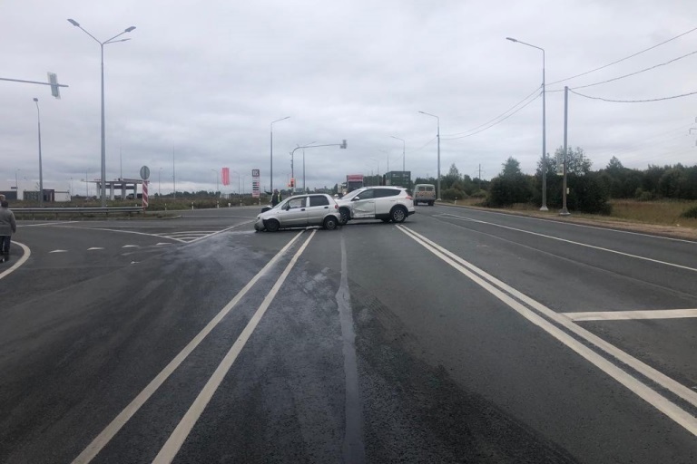 Пассажир пострадал в ДТП на трассе М-9 в Тверской области