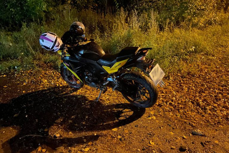 Водитель и пассажир мотоцикла пострадали в ДТП на М-10 в Тверской области
