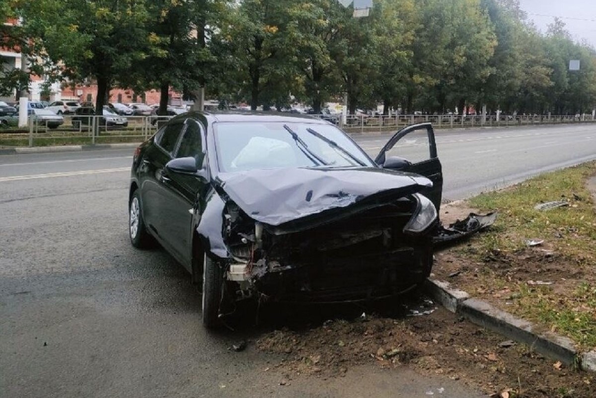 На Петербургском шоссе в Твери столкнулись иномарки