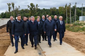 Игорь Руденя в Ржеве осмотрел новый водозабор и оценил велопешеходную дорожку