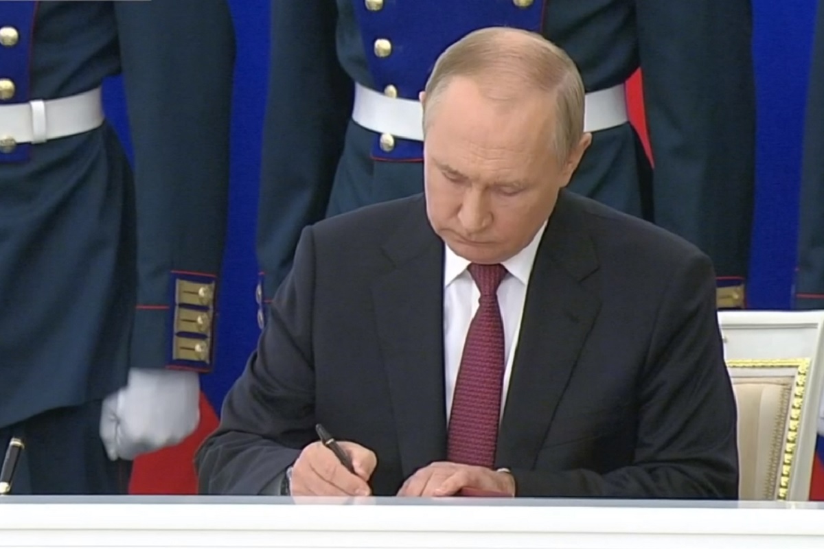 Путин подписал законы о кредитных каникулах и трудовых гарантиях для мобилизованных граждан