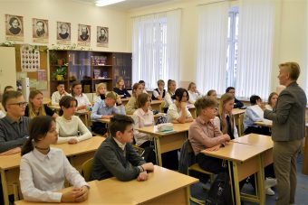 В школах Твери стартовал цикл классных часов «Разговоры о важном» В школах Твери стартовал цикл классных часов «Разговоры о важном»
