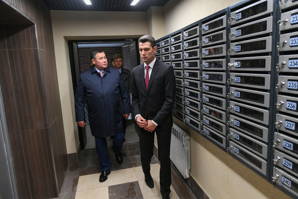 Губернатор Игорь Руденя осмотрел новые дома для переселения жителей Морозовского городка в Твери