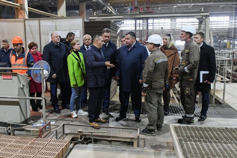 Игорь Руденя в Ржевском муниципальном округе посетил кирпичный завод «Volgabrick»