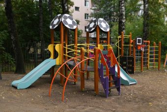 По поручению губернатора в детском саду №104 в Твери установлена новая игровая площадка