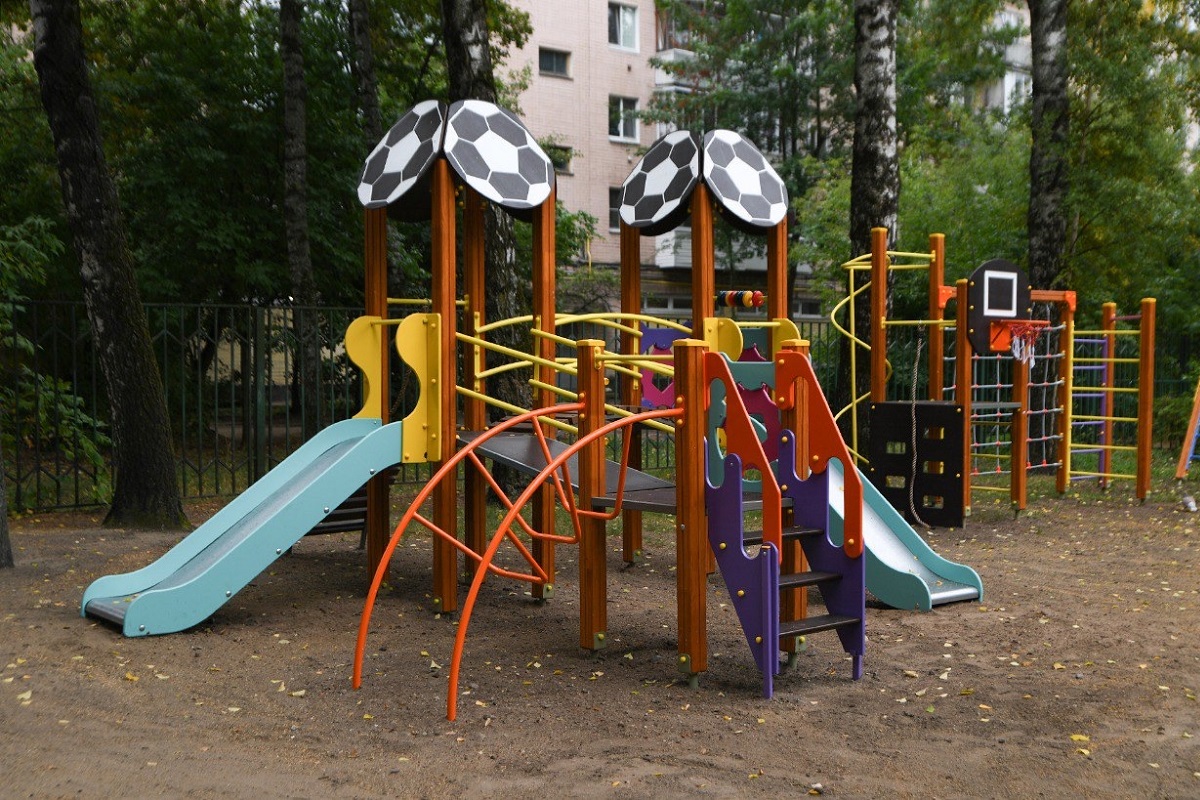 По поручению губернатора в детском саду 104 в Твери установлена новая игровая площадка