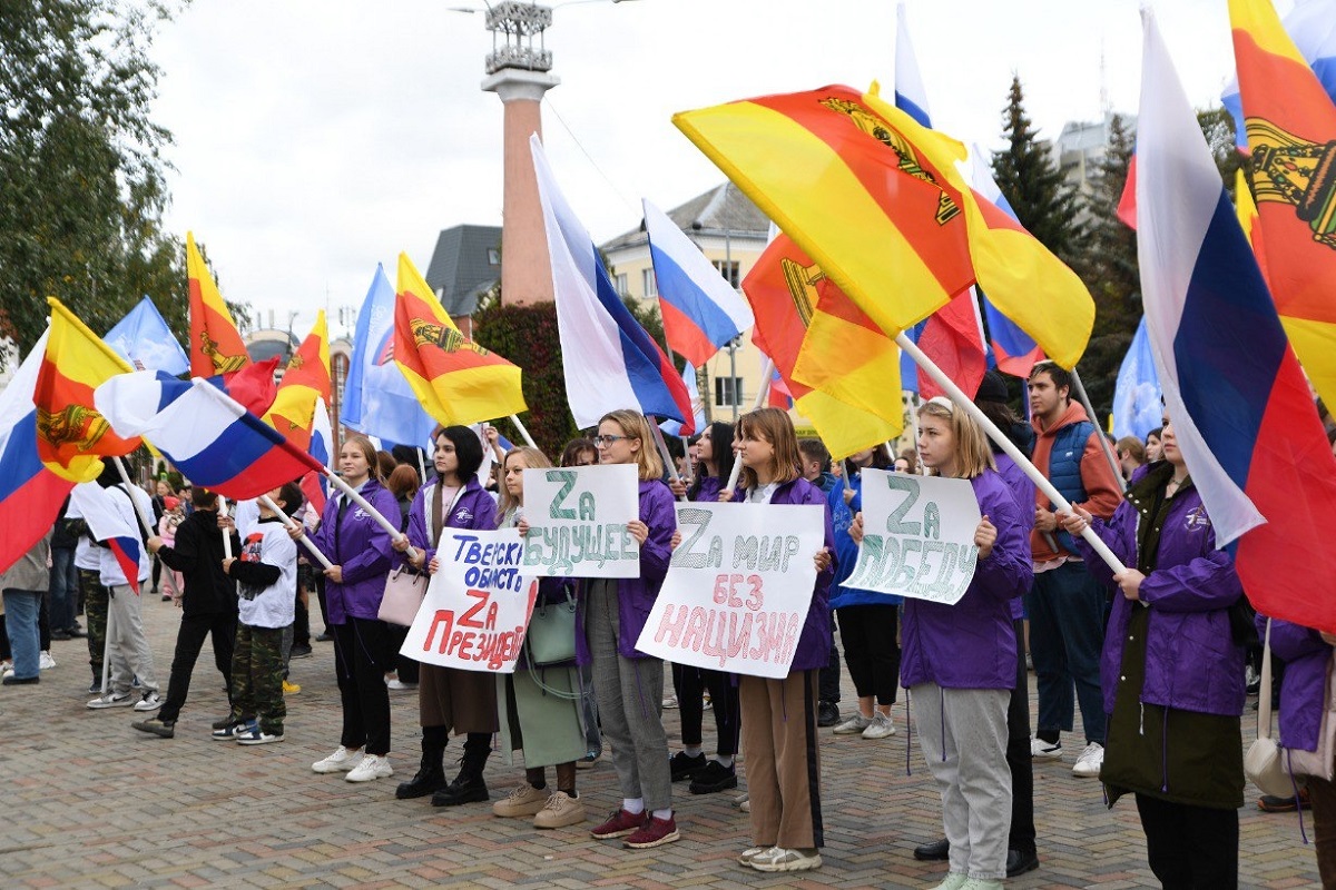 В Твери прошел митинг в поддержку референдума по вопросу вхождения четырех новых регионов в состав РФ