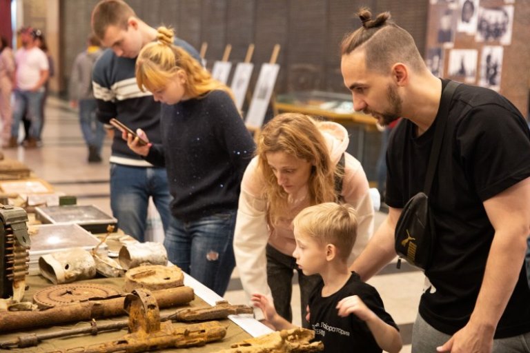 На выставке в Москве представили реликвии, найденные поисковиками в Тверской области