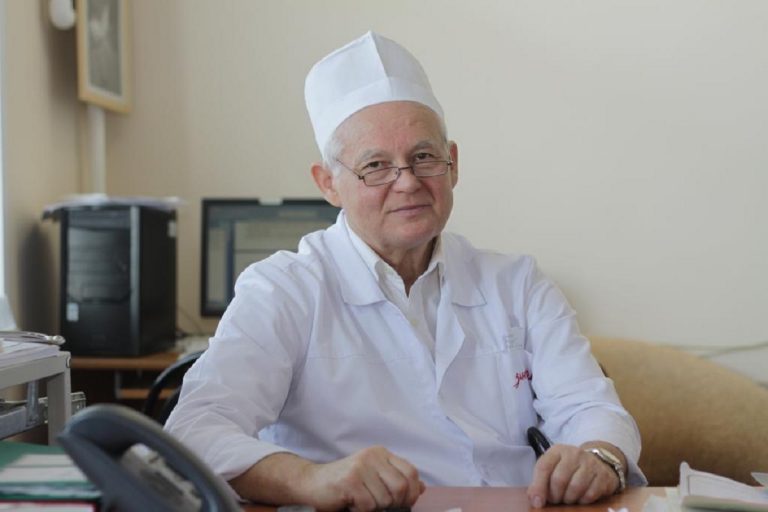 Президент присвоил звание "Заслуженного врача РФ" заведующему кардиохирургией тверской ОКБ Юрию Казакову