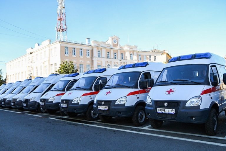 Муниципалитетам Тверской области передали новые машины "скорой"