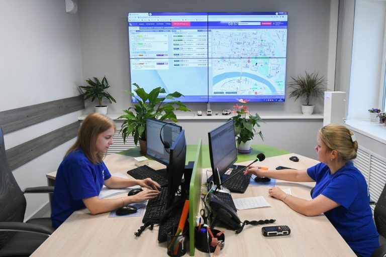 Губернатор Тверской области ознакомился с работающей в новом формате "скорой" во Ржеве