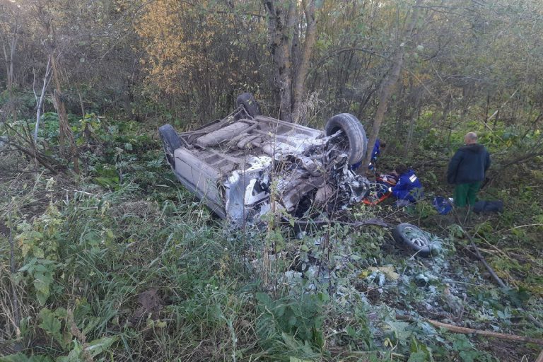 В Тверской области мужчина получил перелом бедра в жестком ДТП с участием самосвала и легковушки