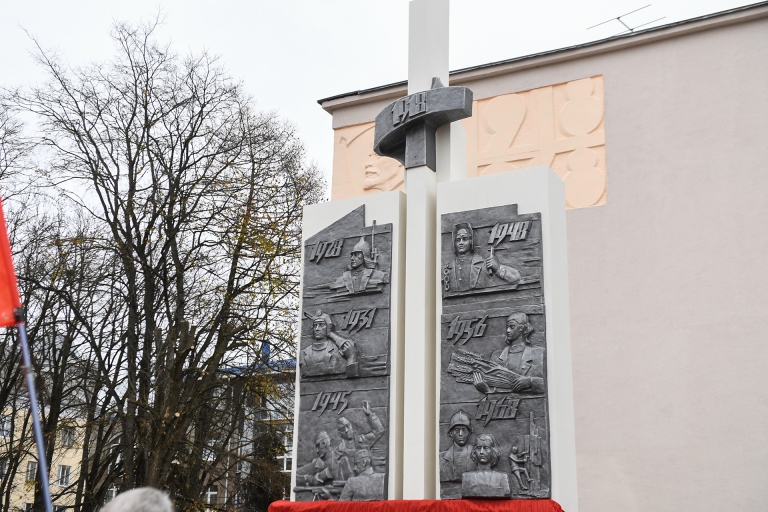 В Твери открыли монумент, посвященный комсомольцам и молодежи Верхневолжья