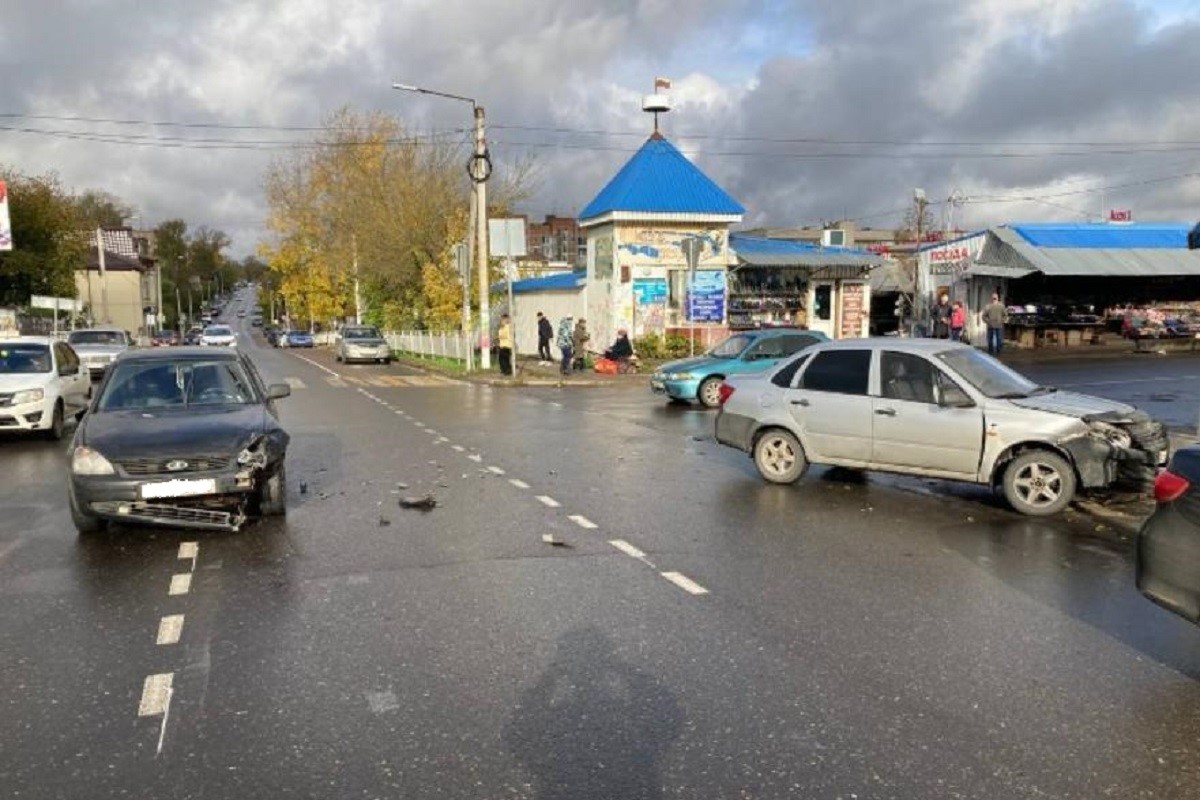 Один человек пострадал при столкновении легковушек в Тверской области