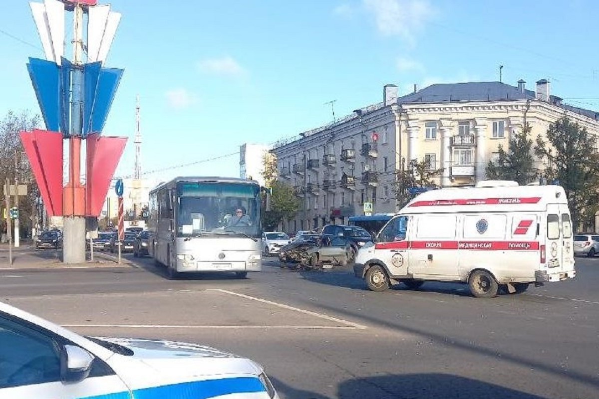 Подросток пострадал в ДТП на площади Гагарина в Твери