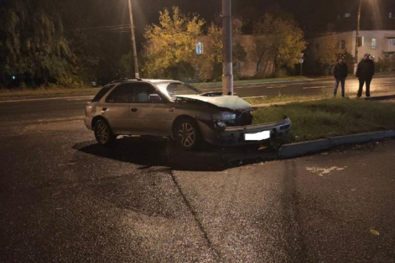 Две легковушки столкнулись в Заволжском районе Твери