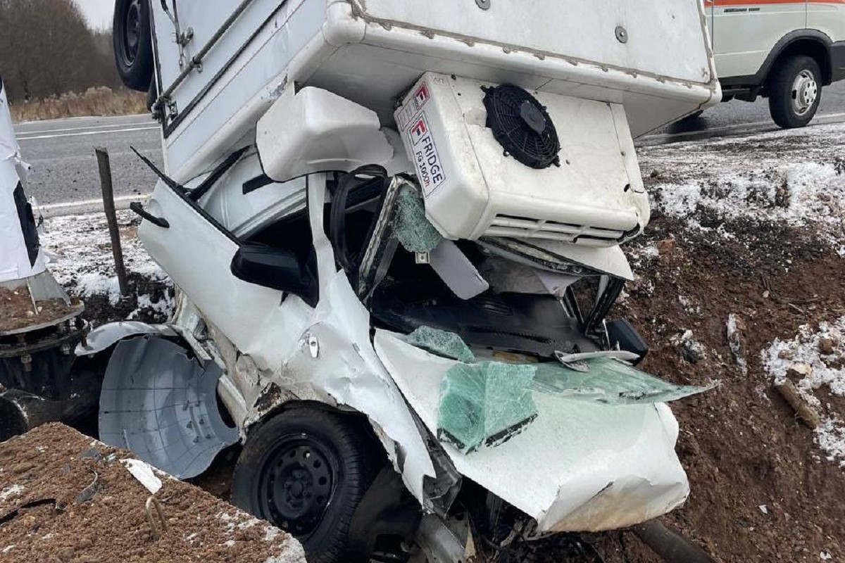 Водитель фургона погиб в ДТП на М-10 в Тверской области