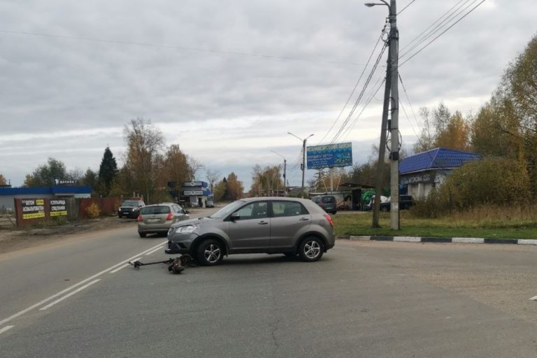 В Тверской области на дороге пострадал самокатчик В Тверской области на дороге пострадал самокатчик