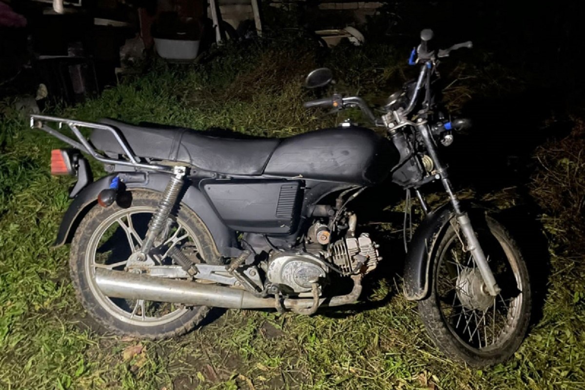 Житель Тверской области среди бела дня украл мотоцикл