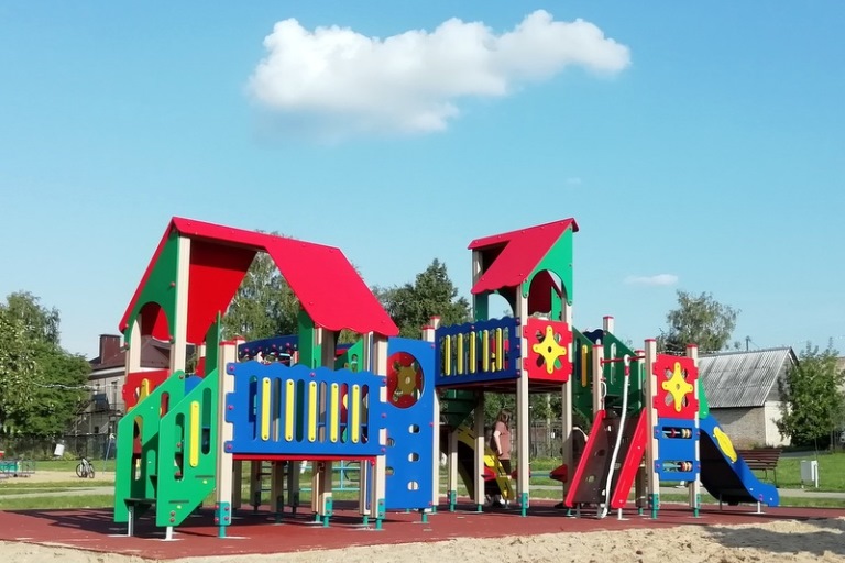 В Тверской области реализован проект по установке 55 игровых комплексов возле детских садов