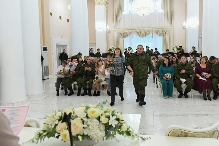 26 мобилизованных одновременно вступили в брак в Тверской области