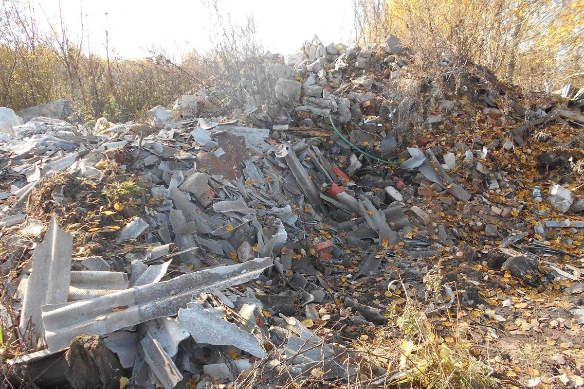 Крупная несанкционированная свалка обнаружена под Тверью