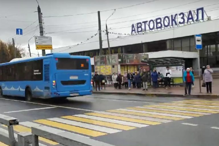 В Твери жителей не предупредили о переносе 2 автобусных остановок