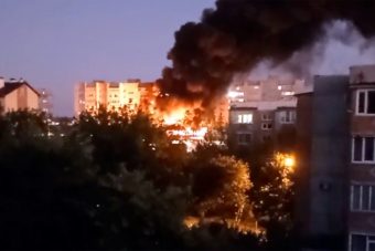 Падение самолета Су-34 спровоцировало пожар в жилом доме с первого по 9 этаж