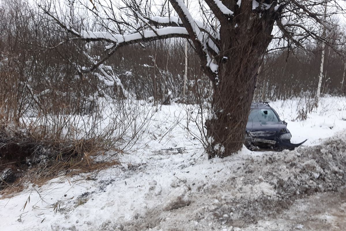 Три человека пострадали в аварии на федеральной трассе М-10 в Тверской области