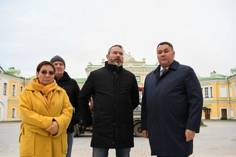 Губернатор Игорь Руденя проверил ход благоустройства Соборной площади в Твери