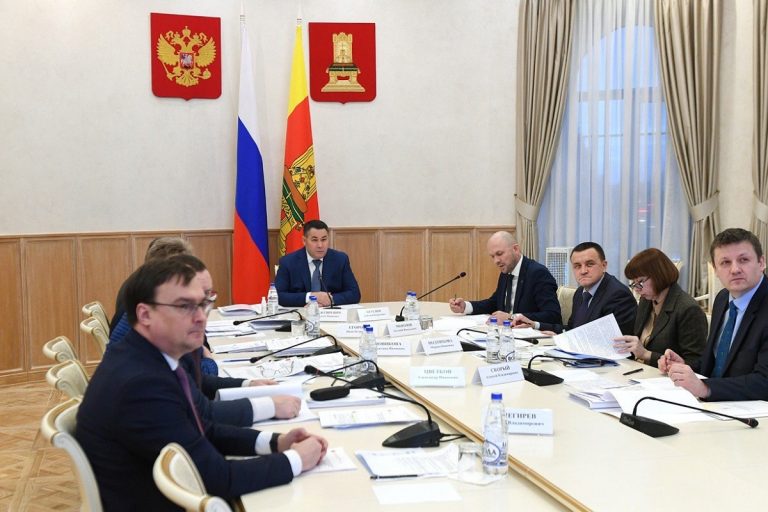 Губернатор Игорь Руденя поручил уделить особое внимание кадрам для работы в новых ФАПах