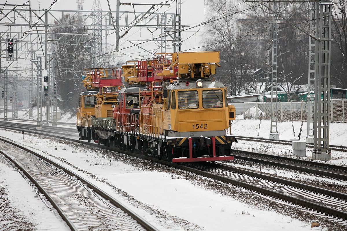 Убирать железную дорогу в случае снегопада в Тверской области будут 20 спецмашин