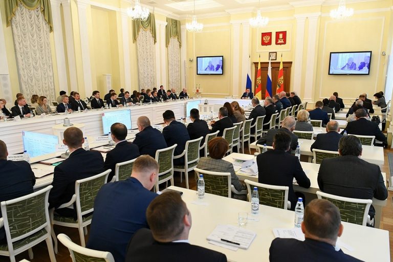 Ситуацию на рынке труда обсудили на заседании Правительства Тверской области
