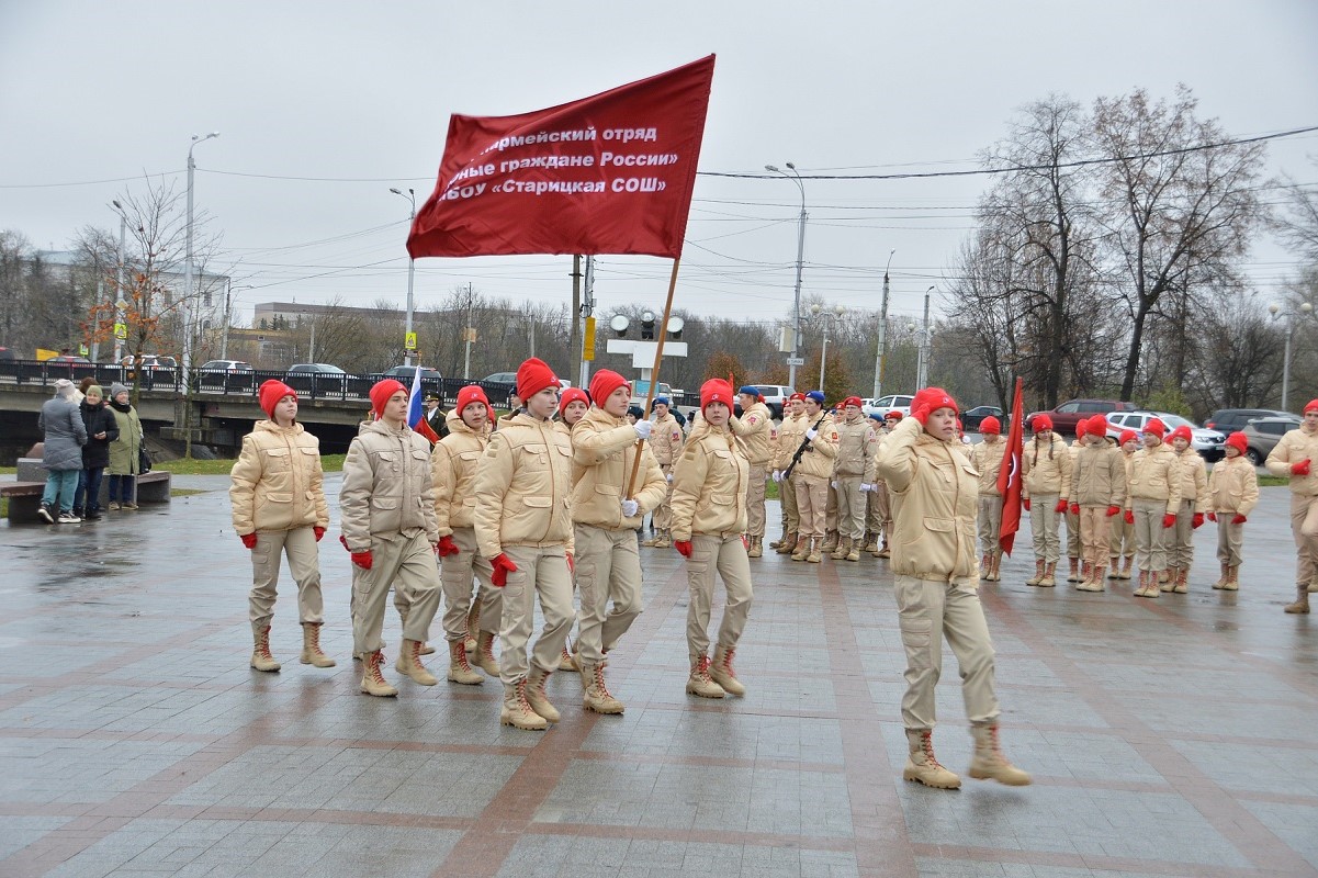 В Твери прошла молодежная патриотическая акция Равнение на бессмертие