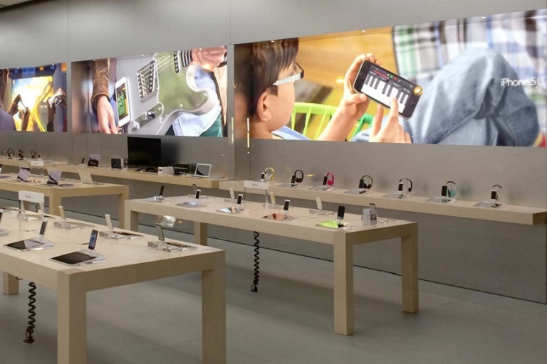 Российские магазины убирают продукцию Apple с витрин