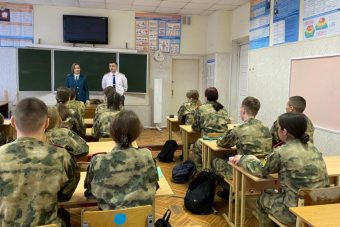 В Твери школьникам объяснили разницу между домашним насилием и воспитанием В Твери школьникам объяснили разницу между домашним насилием и воспитанием