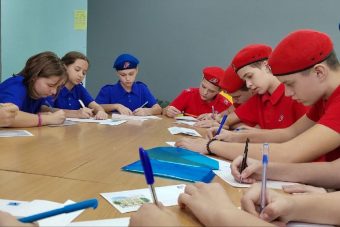 Юные жители Верхневолжья отправляют письма участникам специальной военной операции