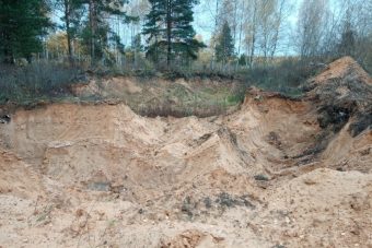 Свалка и незаконные карьеры обнаружены на сельхозугодьях в Тверской области