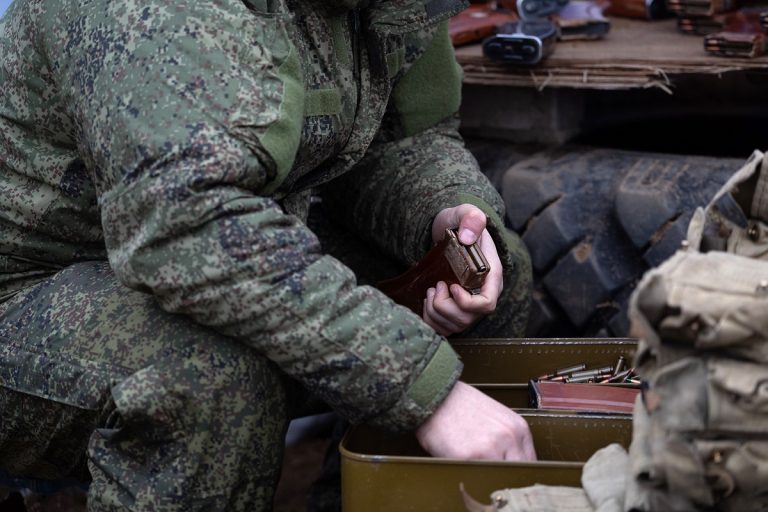 Мобилизованные продолжают осваивать азы военной науки в Тверской области