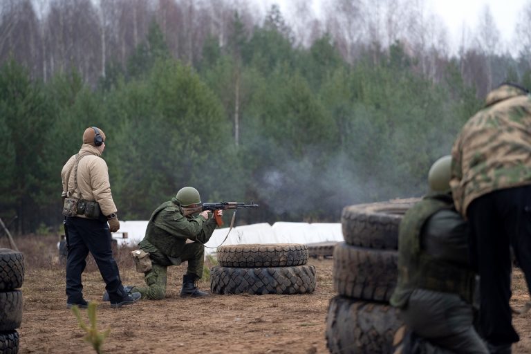 Мобилизованные продолжают осваивать азы военной науки в Тверской области