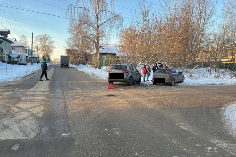 Девушка пострадала при столкновении иномарок в Тверской области