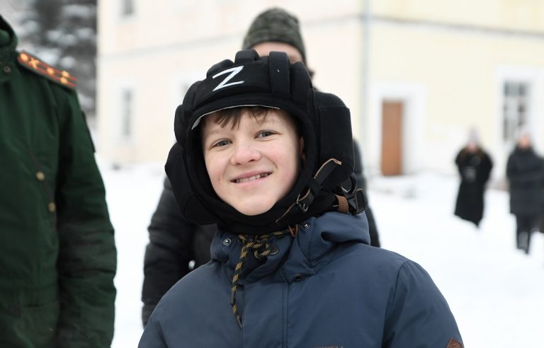 Губернатор Игорь Руденя исполнил новогодние пожелания 11-летнего Василия Щеблинова и 6-летней Евгении Метелицы