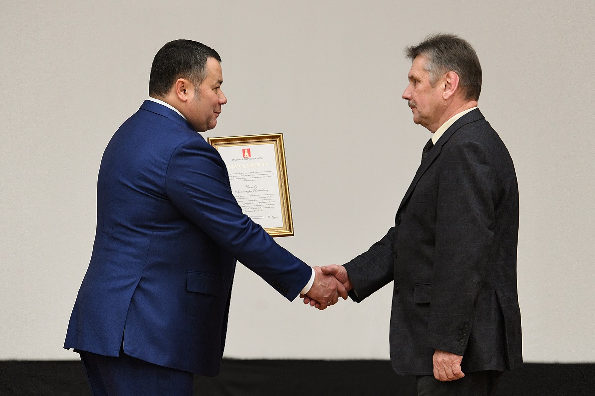Губернатор Игорь Руденя вручил награды представителям академии ВКО имени Жукова