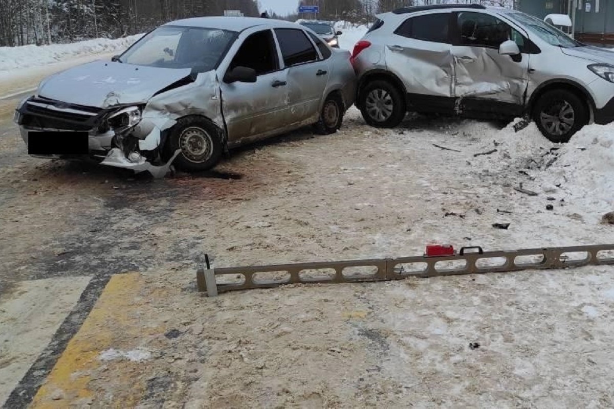 Один человек пострадал при столкновении Opel и Лады в Тверской области