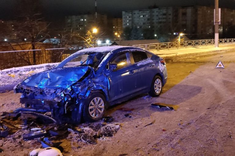 Девушка-водитель пострадала в тройном ДТП на мосту в Твери