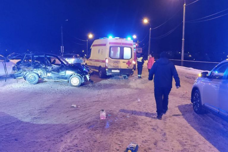 Девушка-водитель пострадала в тройном ДТП на мосту в Твери