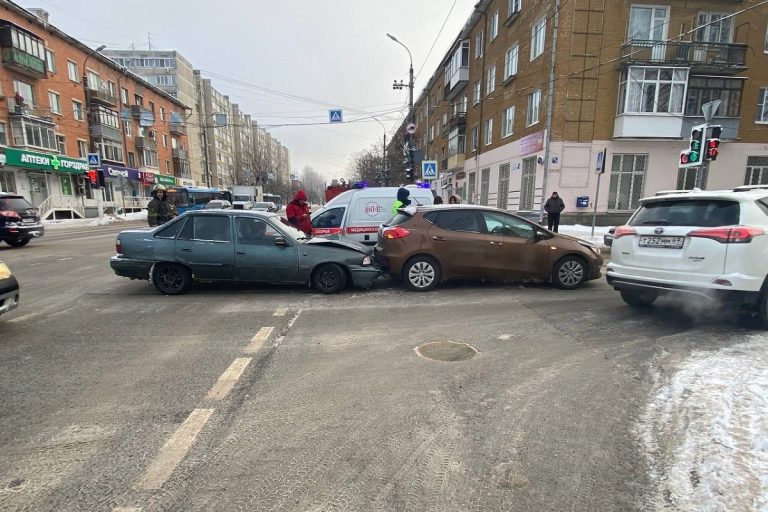Трехлетняя девочка пострадала в ДТП в Заволжском районе Твери