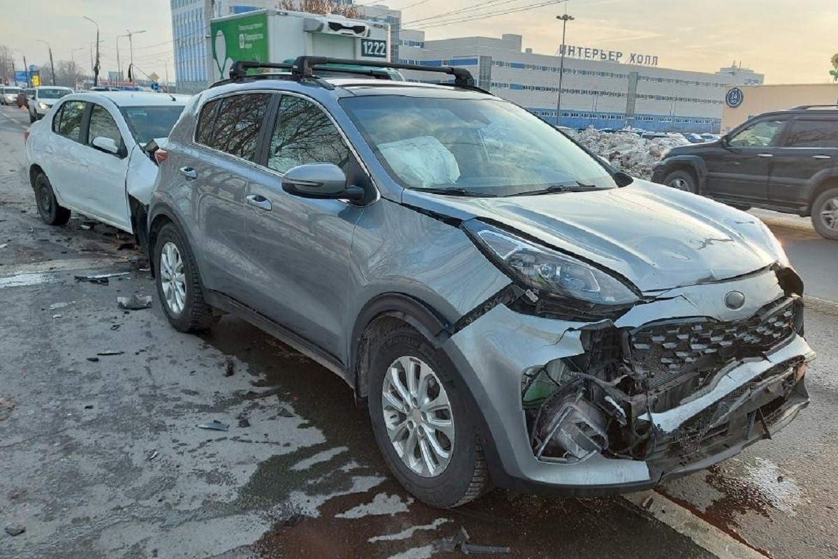 Два человека пострадали в массовом ДТП на Московском шоссе в Твери