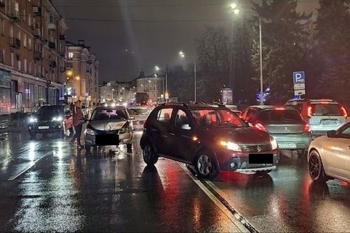 Невнимательная автоледи спровоцировала ДТП в центре Твери