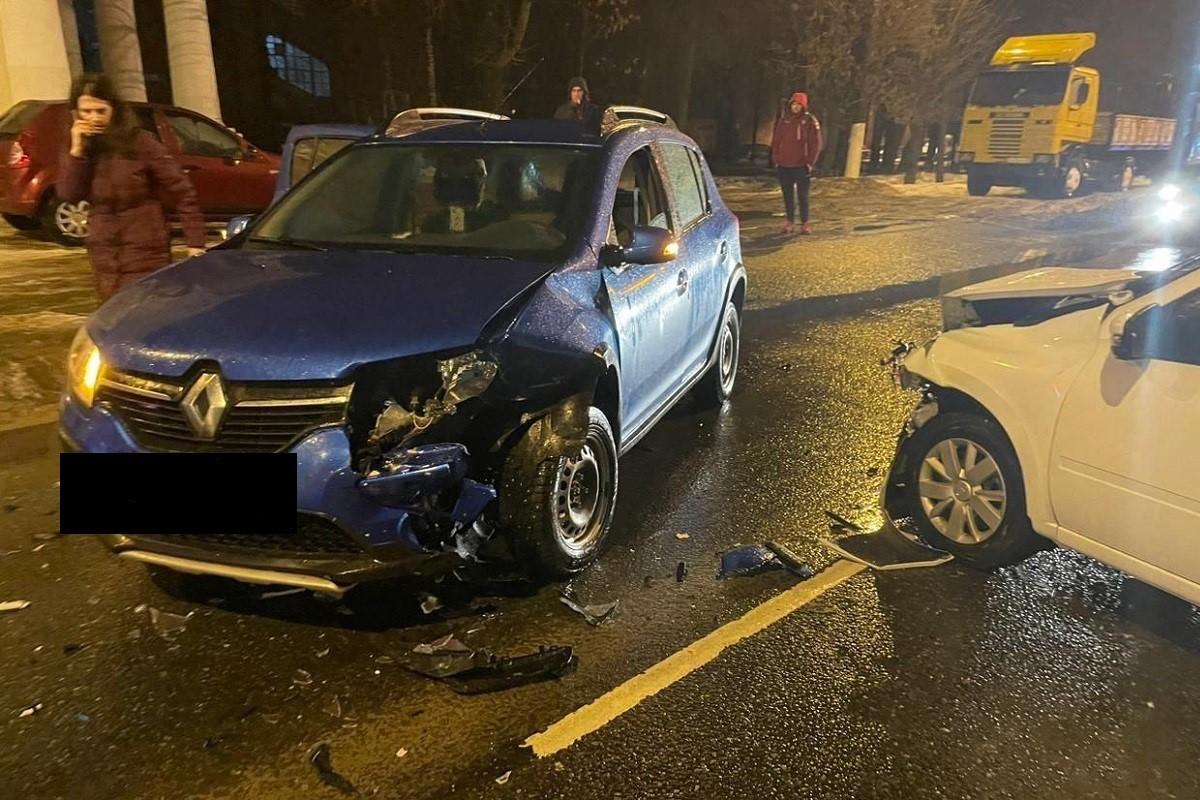 Женщина-водитель пострадала в ДТП на улице Спартака в Твери